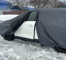 Тент для автомобиля с молнией для водительской двери.