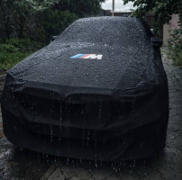 Автомобильный чехол Softshell для BMW: премиальная защита вашего авто. Материал софтшелл оберегает от снега, дождя, УФ-лучей. Легкий, прочный, дышащий.