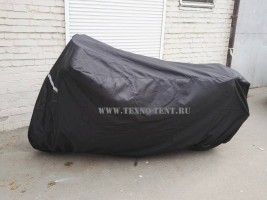 Фото защитного чехла Премиум класса черного цвета для мотоцикла Honda VFR 1200. Предназначен для хранения мотоцикла в любое время года.