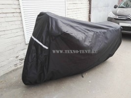 Фото защитного чехла Премиум черного цвета для мотоцикла Honda VFR 1200. Предназначен для хранения мотоцикла на улице в любое время года. Также дополнительно можно добавить во внутрь второй слой из...