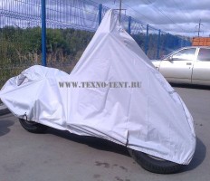 Чехол на мотоцикл Honda VTX 1800 светло-серого цвета, ткань Оксфорд 240den. Защита мотоцикла в любое время года от снега, грязи, птиц.